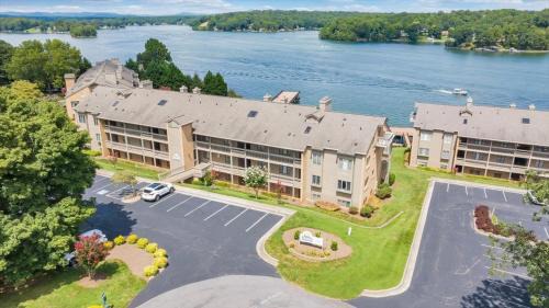 North Shore House | Lake Vibes - Pet Friendly Lakefront Condo!