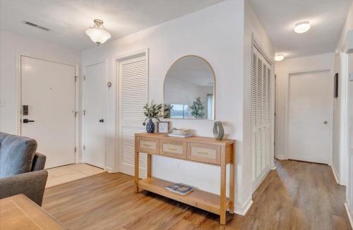 North Shore House | Lake Vibes - Pet Friendly Lakefront Condo!