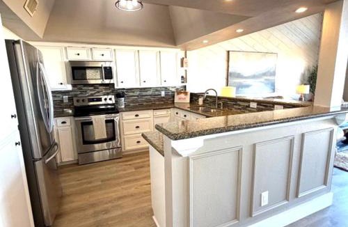 April Sound Villa | Lake Vibes with Champagne Views