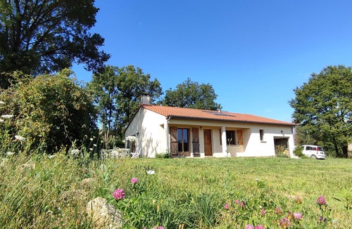 Senaillac-Latronquiere House | Lake view, Beach, Quiet and kayaks