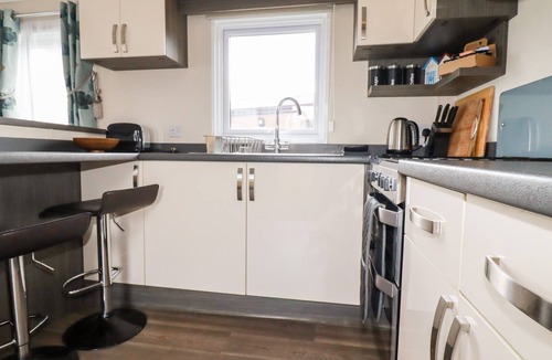 Par Cottage | Lake View 10