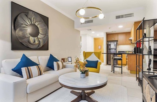 Jumeirah Lake Towers Apartment | Lake View | 1BHK in JLT | Next to Metro