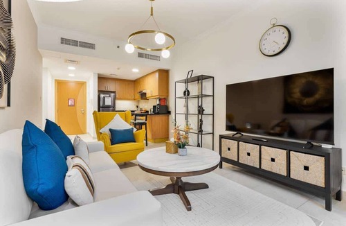 Jumeirah Lake Towers Apartment | Lake View | 1BHK in JLT | Next to Metro