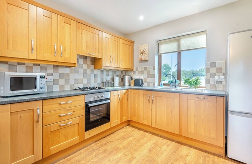 Maltby le Marsh Cottage | Lake View 2 - UK45578