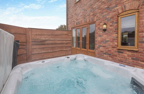 Maltby le Marsh Cottage | Lake View 2 - UK45578