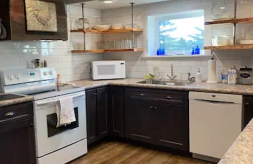 Fancher House | Lake View 3 Bedroom Barn