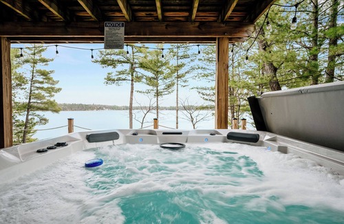 Kalkaska House | Lake View & Access/Hot Tub/5000 Arcade Games/Pool Table/Pontoon for Rent