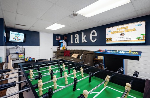 Kalkaska House | Lake View & Access/Hot Tub/5000 Arcade Games/Pool Table/Pontoon for Rent