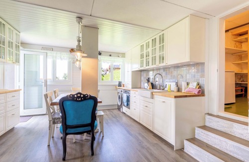Beatenberg Apartment | Lake View Apartment Near Interlaken with Balcony