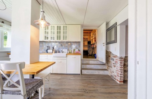 Beatenberg Apartment | Lake View Apartment Near Interlaken with Balcony