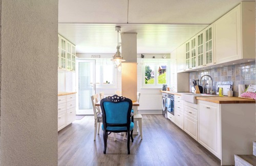 Beatenberg Apartment | Lake View Apartment Near Interlaken with Balcony