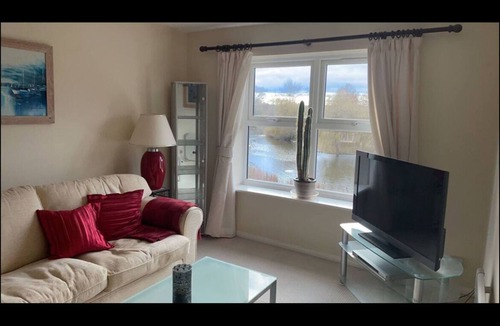 Aylesbury Apartment | Lake View Apartment