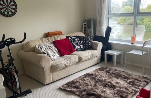 Aylesbury Apartment | Lake View Apartment