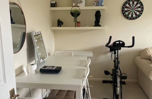 Aylesbury Apartment | Lake View Apartment