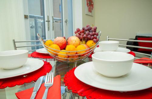 Northampton Apartment | Lake View Apartment