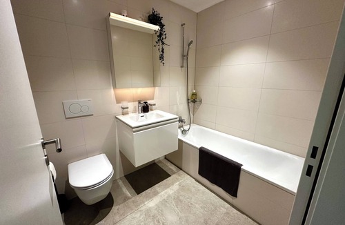 District 2 Apartment | Lake view apartment in Wollishofen