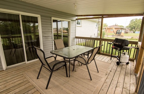 Ruthven Apartment | Lake-View Apartment Near Point Pelee National Park