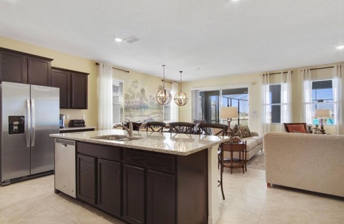 Loughman Cottage | Lake View at Solterra 7 Bdrms, Sleeps 18