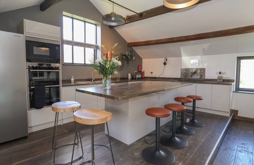 Macclesfield Cottage | Lake View Barn