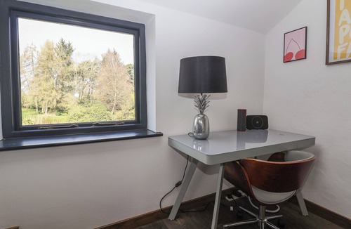 Macclesfield Cottage | Lake View Barn