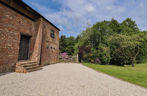Macclesfield Cottage | Lake View Barn
