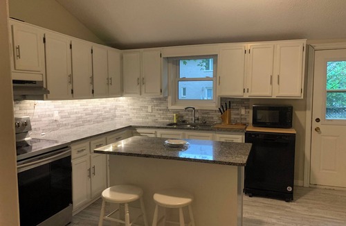 Sarnia House | Lake view beach access