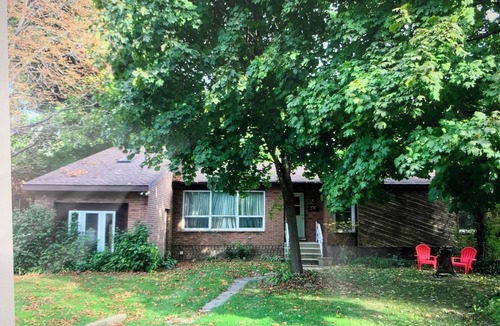 Sarnia House | Lake view beach access