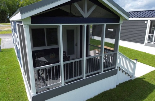 Maysville Cabin | Lake View Cabin, 20 miles from New Bern!