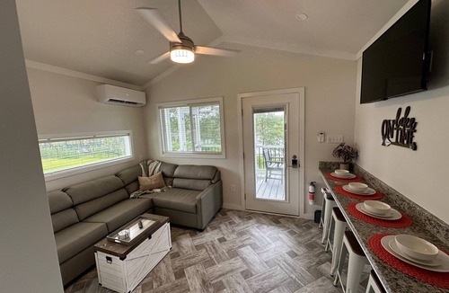 Maysville Cabin | Lake View Cabin, 20 miles from New Bern!
