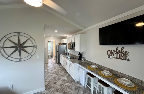Maysville Cabin | Lake View Cabin, 20 Miles from Emerald Isle! 2 bedroom!