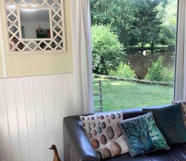 Faux-la-Montagne House | Lake View Cabin