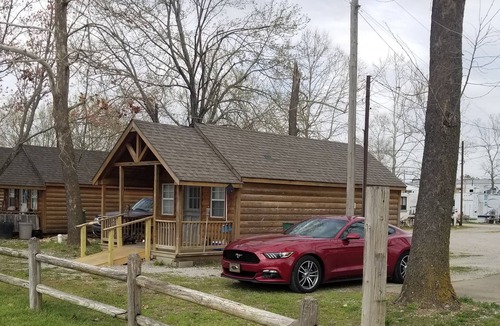 Grove House | Lake view cabin