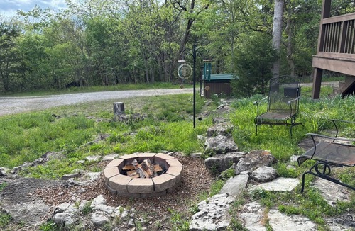Eagle Rock Cabin | Lake View Cabin with Lake Access & Rooftop Patio