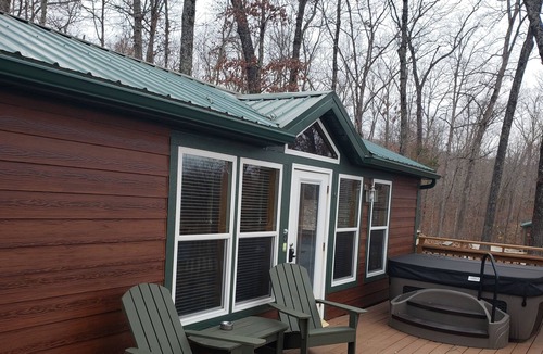 Patterson Cabin | Lake View Cabin with Hot Tub
