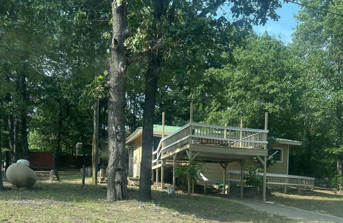 Hoyt Cabin | Lake View Cabinn2 beds 1 bath sleeps 5 n15 miles from Eufaula. n
