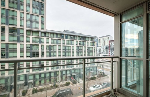 Fort York Apartment | Lake View Carlt