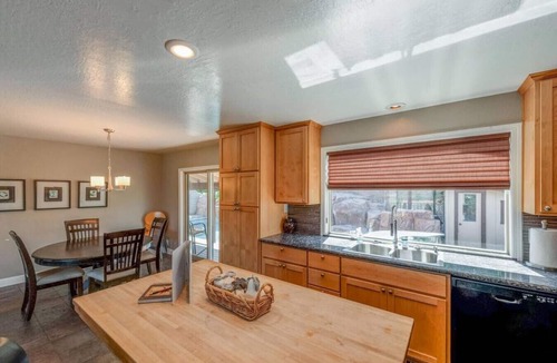 Oroville East House | Lake View & Cascading Waterfall Pool