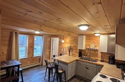 Auburn Apartment | Lake View Central Hideaway