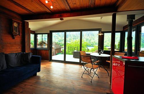 Boenigen Ski Chalet | Lake View Chalet
