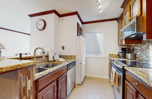 Tahoya Shores Condo | Lake View Condo with Private Beach Access, Heated Pool, Near Ski Resorts