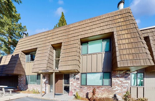 Tahoya Shores Condo | Lake View Condo with Private Beach Access, Heated Pool, Near Ski Resorts