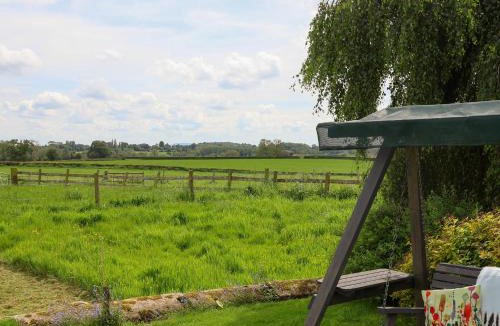 Market Drayton House | Lake View Cottage