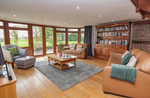 Market Drayton House | Lake View Cottage
