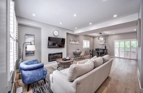 Fort Erie House | Lake view cottage with three ensuites and elevator