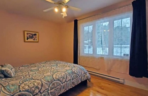 Rawdon Cottage | Lake-view cottage with spa for 14 people 1-hour from Montreal