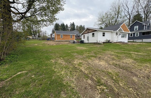Pittsfield House | Lake View Cozy Cottage