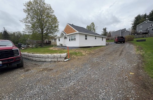 Pittsfield House | Lake View Cozy Cottage
