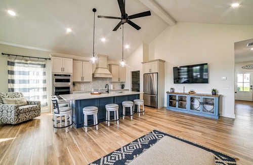 Grand Rivers House | Lake View + Deck: Group Getaway in Grand Rivers!