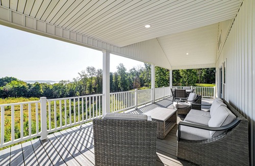 Grand Rivers House | Lake View + Deck: Group Getaway in Grand Rivers!