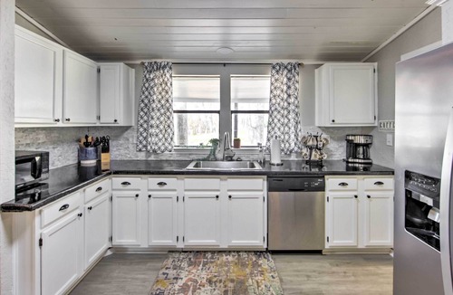 Enchanted Oaks House | Lake View & Decks: Pet-Friendly Mabank Home